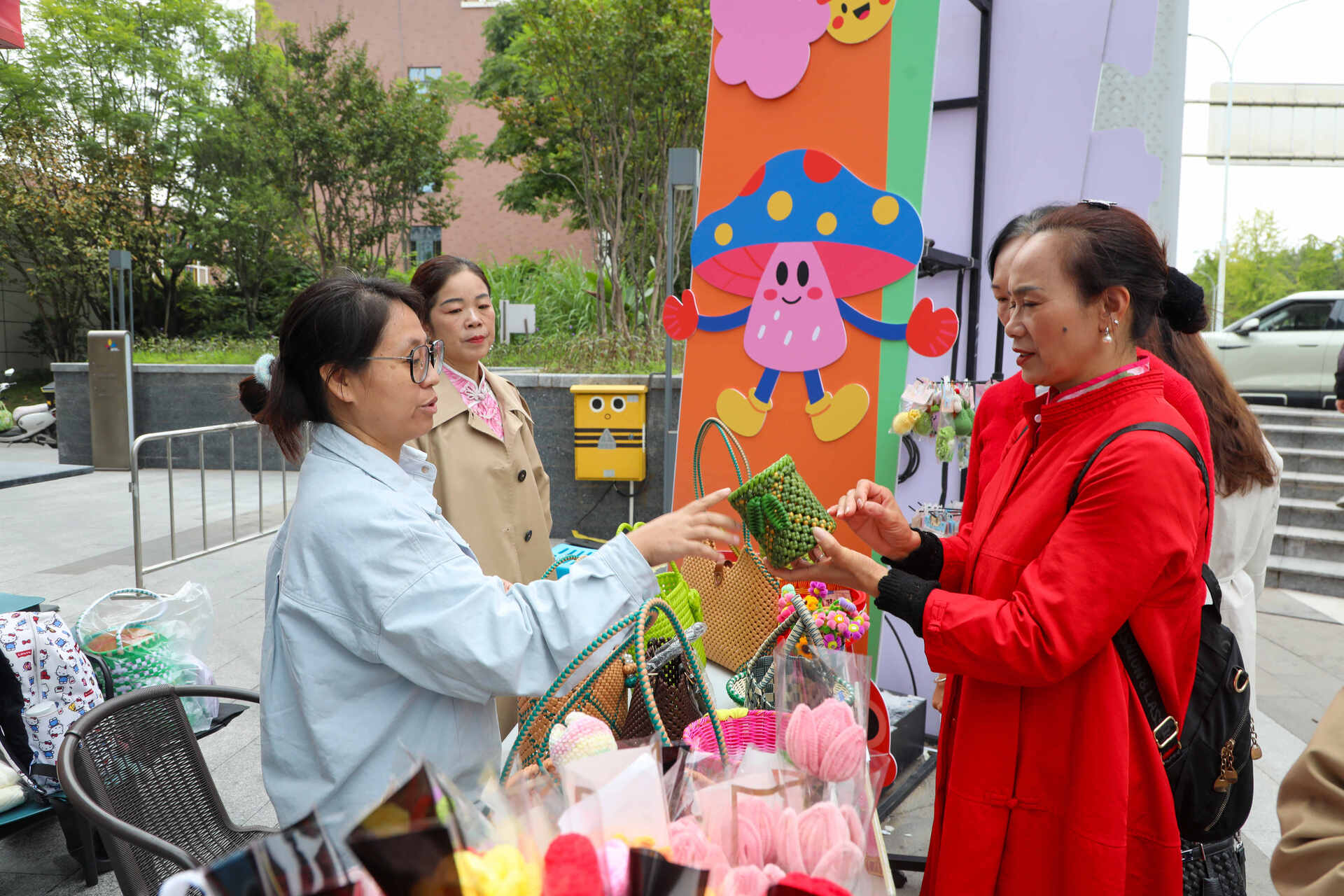 6 創意手作攤位。江北區鐵山坪街道供圖 第1眼TV-華龍網發