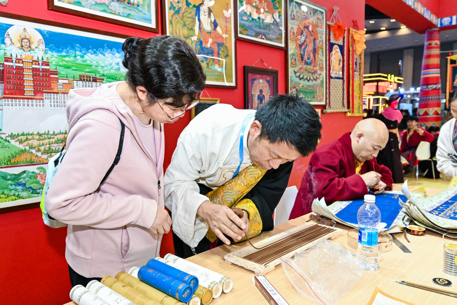 藏香展臺。昌都市文化和旅游局供圖