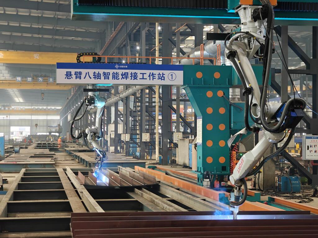 2 焊接機器人。一公局集團世通重工供圖 第1眼TV-華龍網發