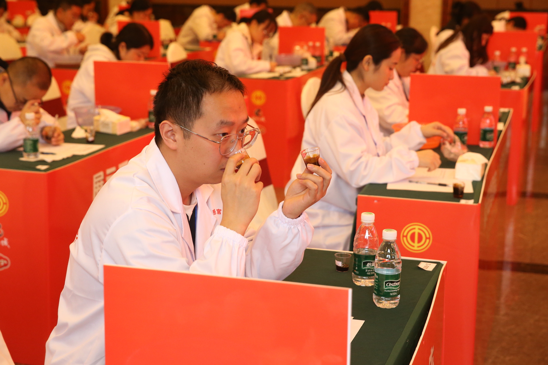 調味品感官品評師比賽現場。主辦方供圖