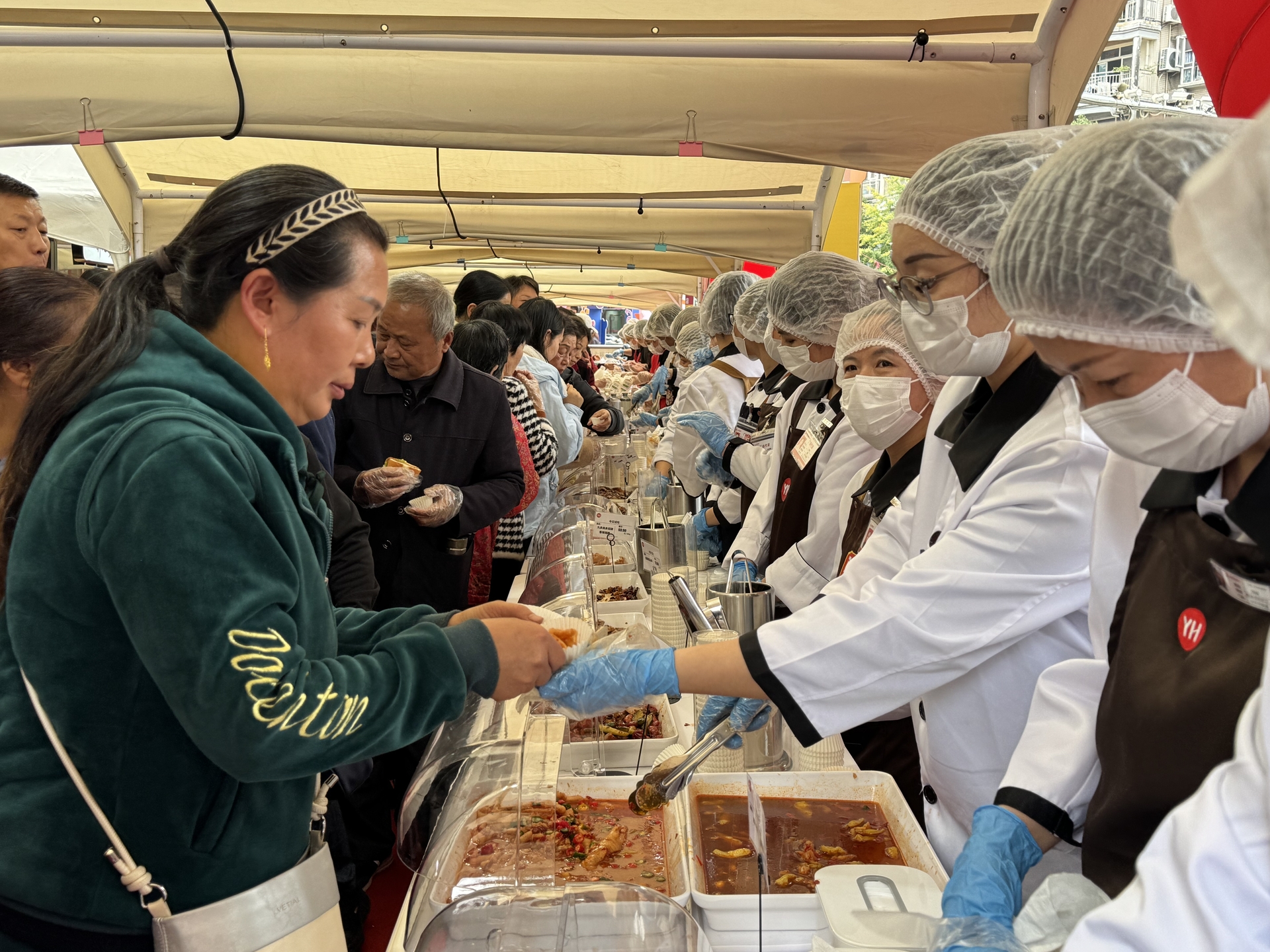 市民正在品嘗。受訪者供圖