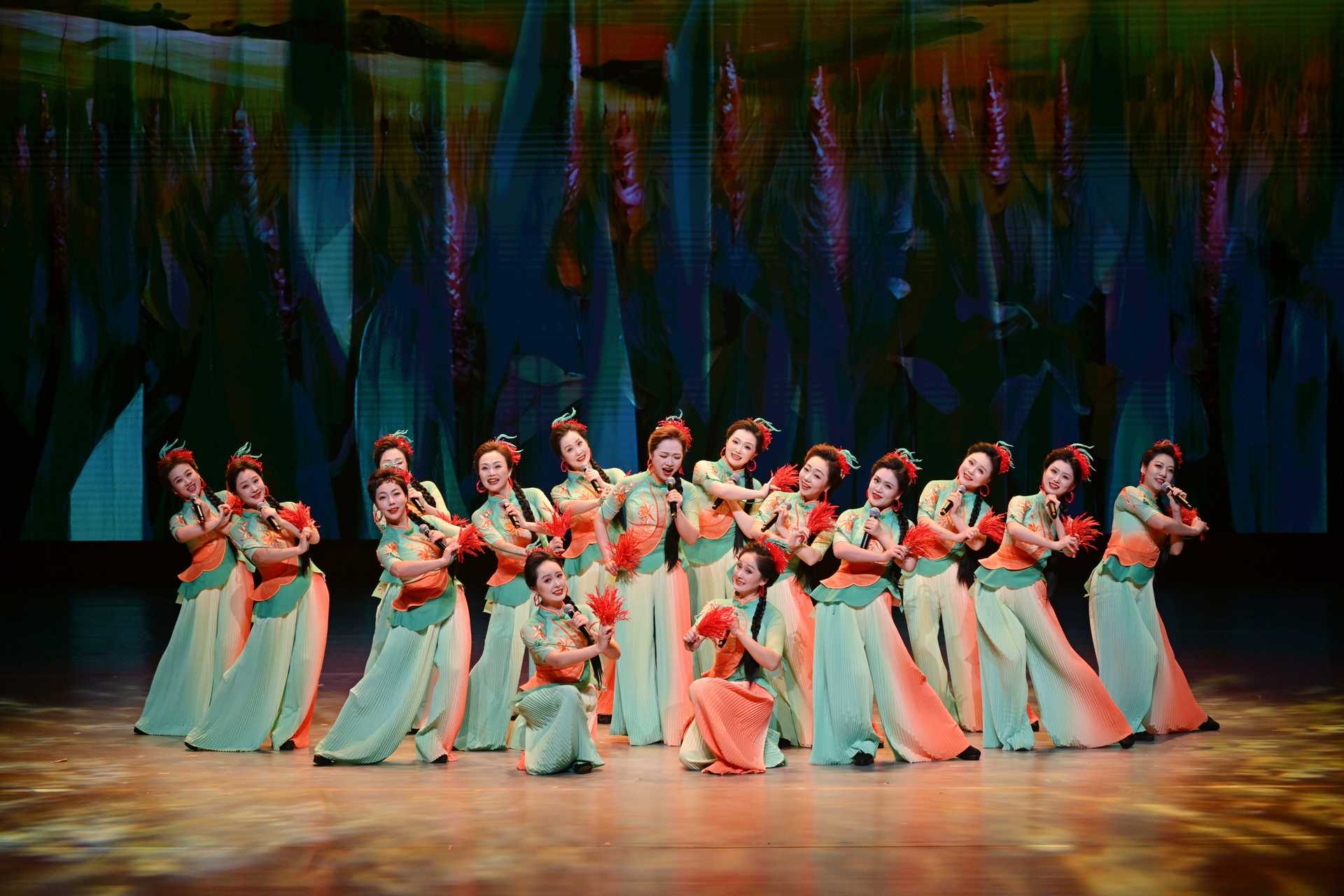 重慶表演唱《高粱桿兒節節甜》劇照。重慶市文化旅游委供圖