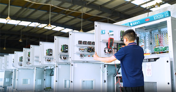 渝展電氣公司生產車間。雙福工業園供圖 第1眼TV-華龍網發