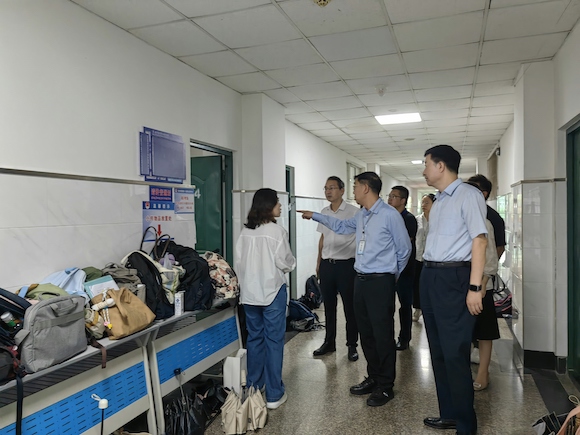 巡考中。江北區司法局供圖