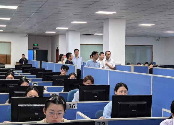 考試現場。江北區局法局供圖