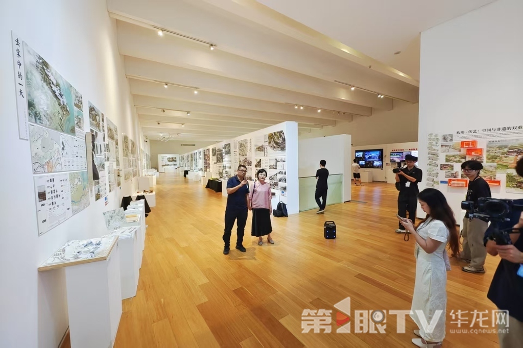 “开放的六月”本科生毕业作品展。第1眼TV-华龙网记者 石涛 摄