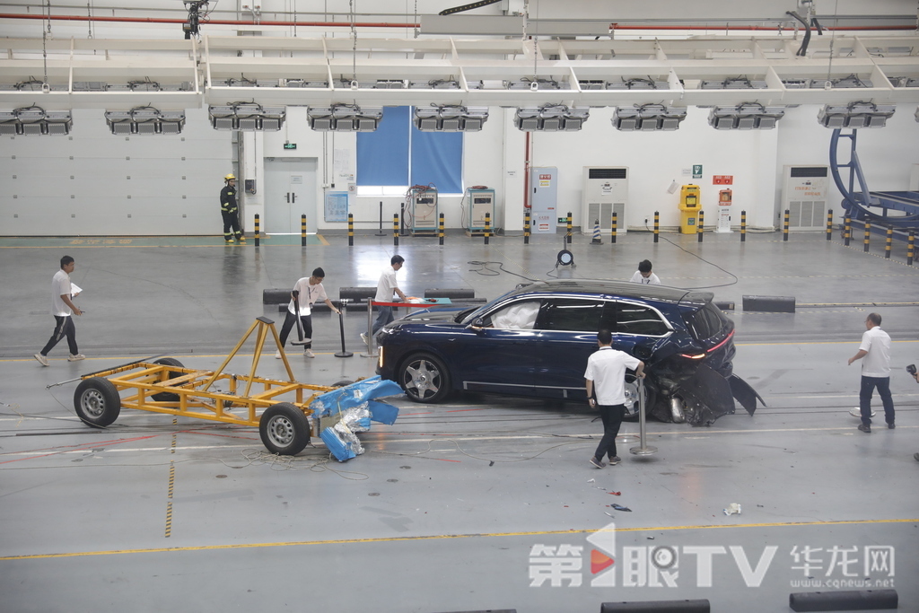 长安汽车碰撞实验室,真车碰撞现场。第1眼TV-华龙网记者 石涛 摄