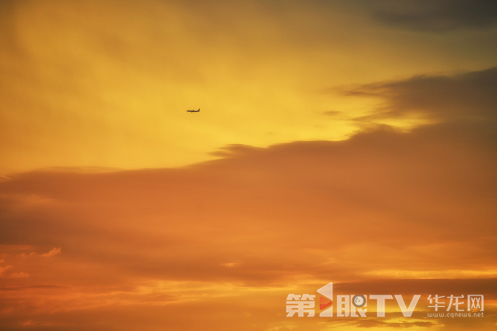 雨后霞光满天。第1眼TV-华龙网记者 李一鸣 摄