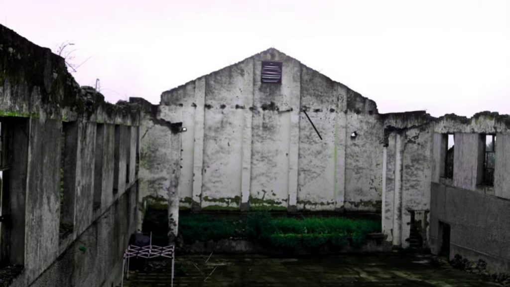 已成殘?jiān)珨啾诘囊换菑S電影院，是標(biāo)志性的工業(yè)遺產(chǎn)。 通訊員 榮合清 攝
