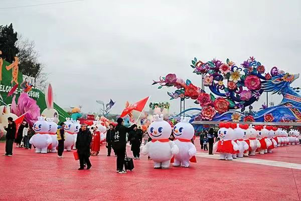 燈會與蜜雪冰城聯(lián)動。自貢文旅發(fā)展集團供圖
