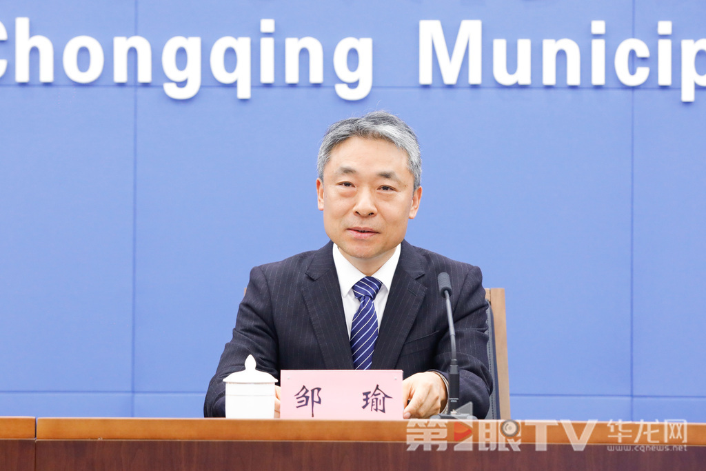市應急管理局黨委委員、副局長、新聞發言人鄒瑜介紹有關情況。第1眼TV-華龍網記者 石濤 攝