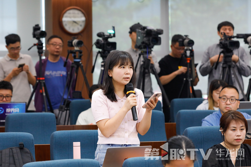 记者提问