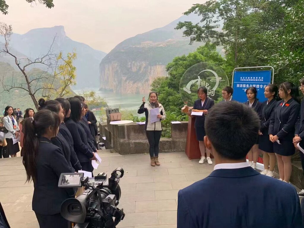 陳莉在奉節(jié)夔門上公開課。受訪者供圖