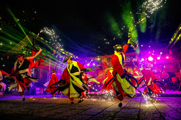 幻界桃源·光影秀。酉陽旅投集團供圖