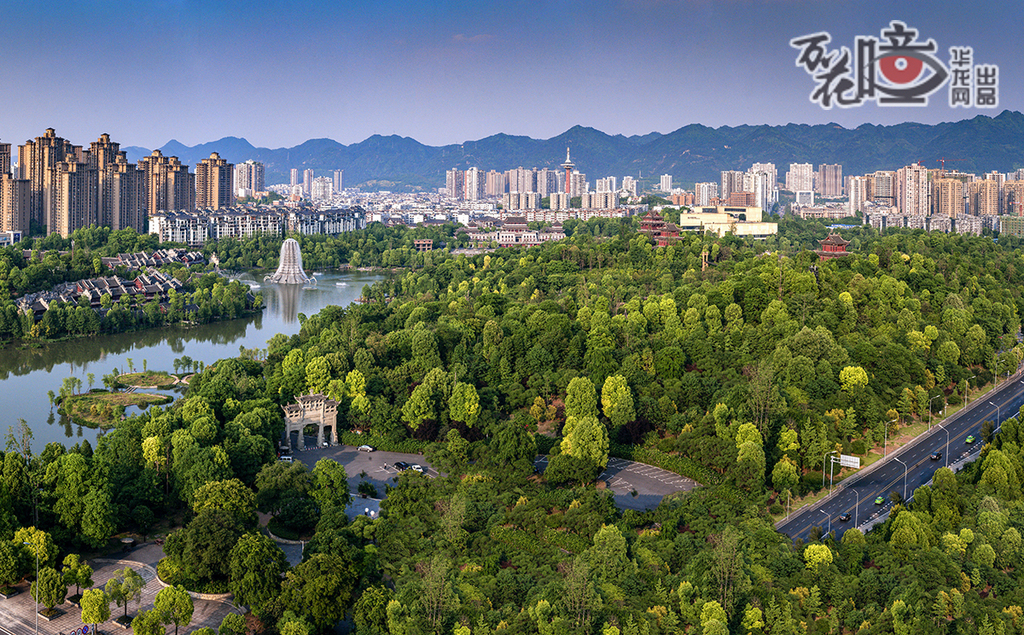 秀湖國家濕地公園位于璧山區(qū)，規(guī)劃面積約433公頃，是庫塘型濕地公園，主要包括云霧山濕地和秀湖、御湖等城市湖庫濕地。該濕地構建起“一河三湖九濕地”生態(tài)網(wǎng)絡，逐步改善和提升濕地生態(tài)環(huán)境質量。