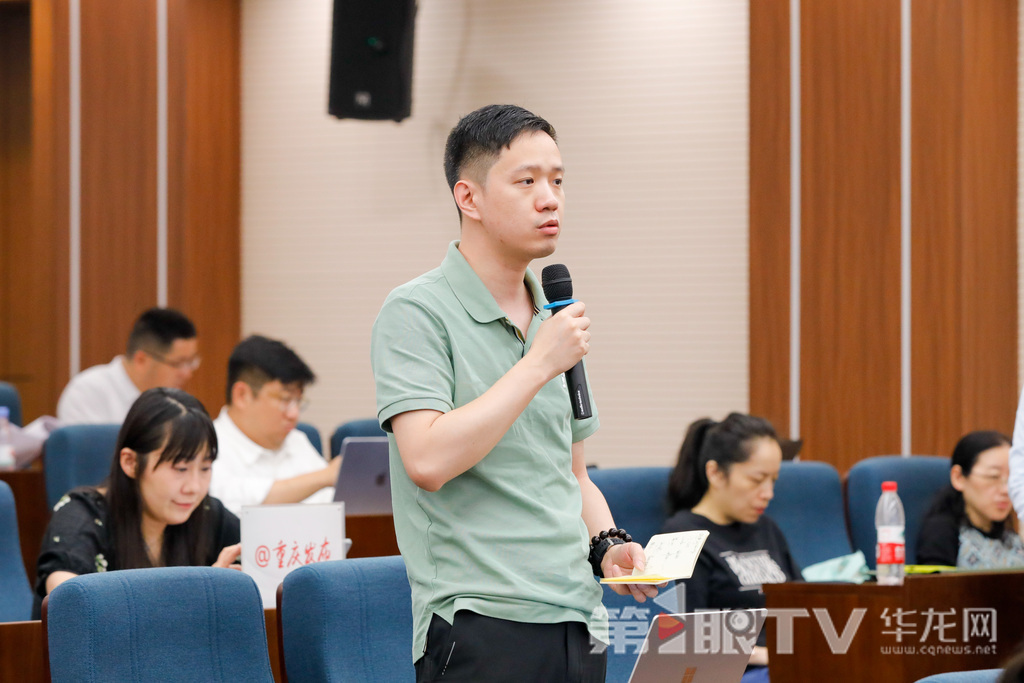记者提问