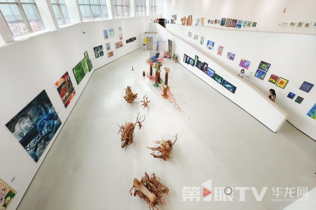 四川美术学院建校85周年高质量发展暨“开放的六月”毕业季系列活动新闻发布会举行。第1眼TV-华龙网记者 石涛 摄