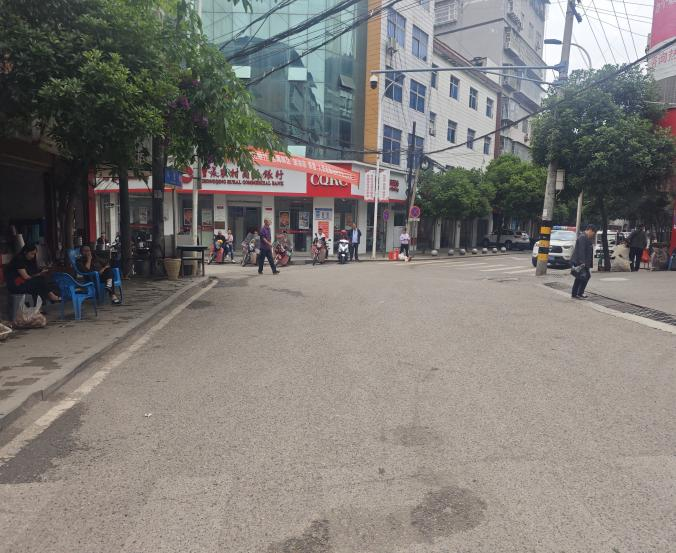 5月19日（趕場天）原占道賣菜街道現已全部清理。