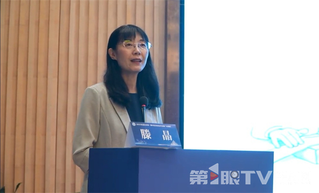 专家现场授课。第1眼TV-华龙网 董静 摄