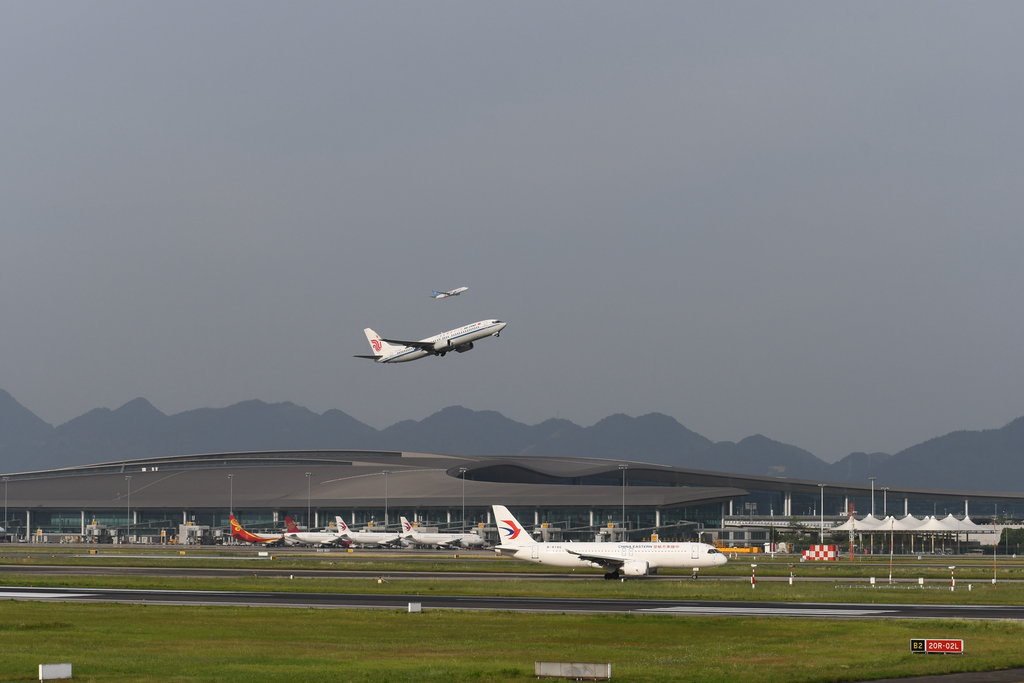 2025年“五一”期间,重庆江北国际机场航班起降4775架次。江北国际机场供图