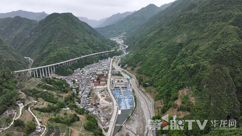 雞鳴鄉現代水產養殖基地成為雞鳴鄉一景。第1眼TV-華龍網記者 李燊 攝
