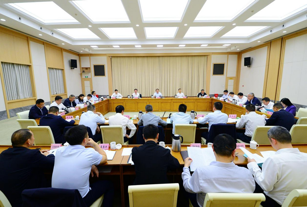 秀山縣委舉辦深入貫徹中央八項規定精神學習教育縣級領導干部讀書班。魯詩勤 攝