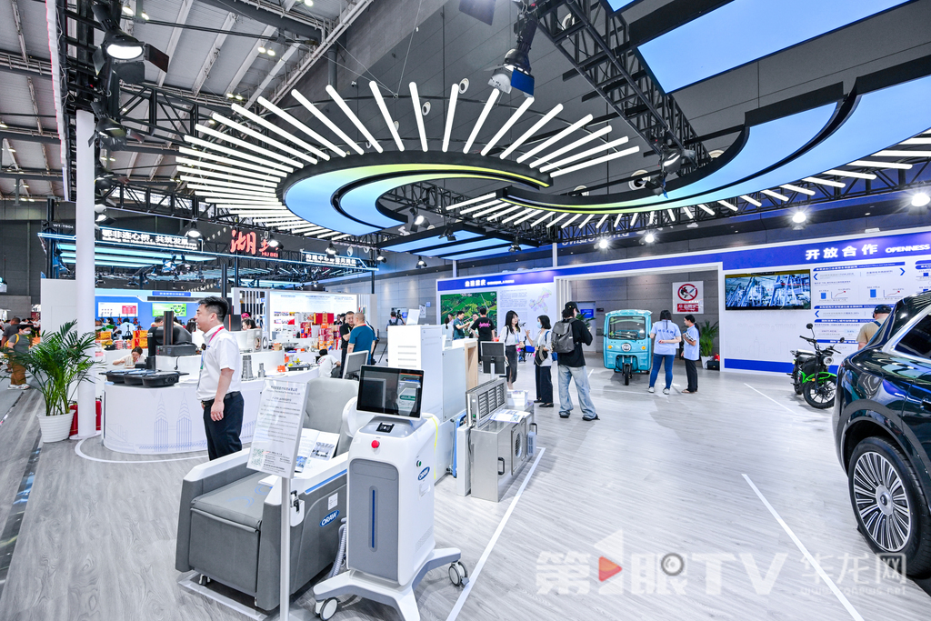 重庆企业生产的康复医疗设备。第1眼TV-华龙网特派记者 董进 摄