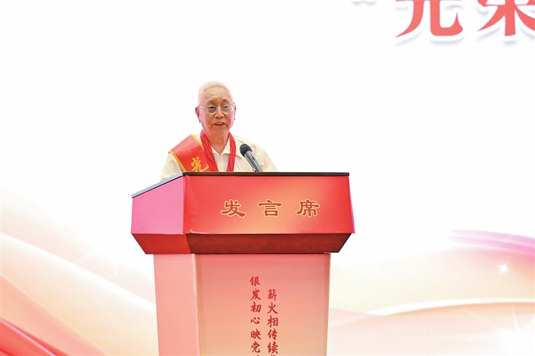 3 老黨員李江濤作發言。林豪 攝