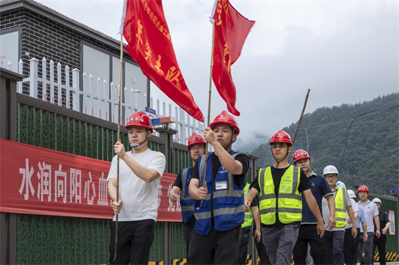 3向陽紅黨員先鋒隊、青年突擊隊。通訊員 譚啟云 攝