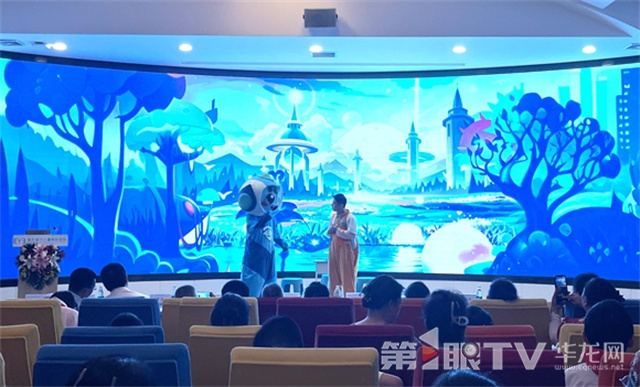 《瞳夢國護眼大作戰》舞臺劇讓孩子們了解科學用眼知識。第1眼TV-華龍網記者 李黎 攝