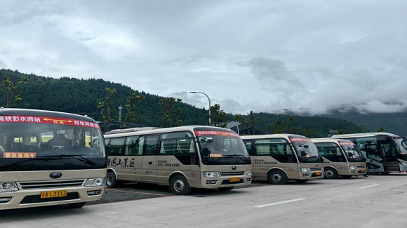 接駁車直達景區(qū)。九黎集團供圖