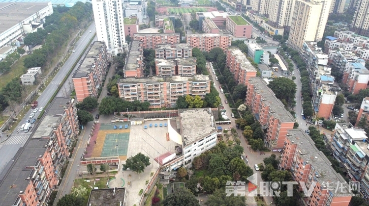 7 五里坪港盛小區。第1眼TV-華龍網 姬一鳴 攝