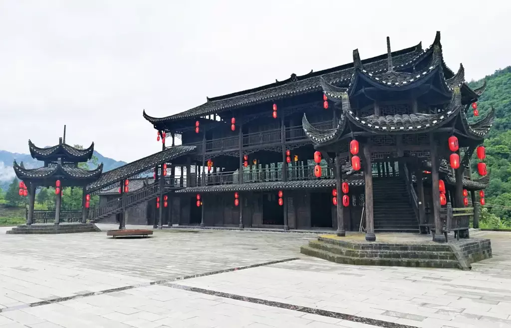 仡佬族特色建筑。資料圖