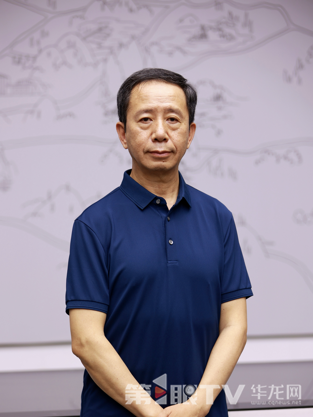 重庆市政府参事、精典书店创始人杨一。第1眼TV-华龙网记者罗盛杰摄