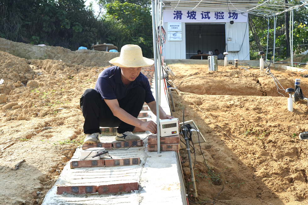 戶外地災(zāi)滑坡試驗場科研現(xiàn)場。永川區(qū)委宣傳部供圖