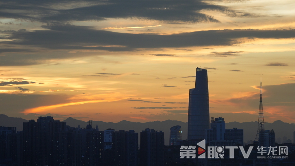 3雨后,重庆中心城区红霞满天。第1眼TV-华龙网记者 陈毅 摄