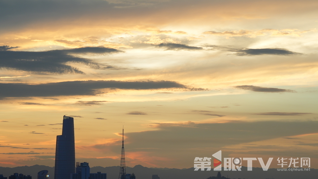 2雨后,重庆中心城区红霞满天。第1眼TV-华龙网记者 陈毅 摄