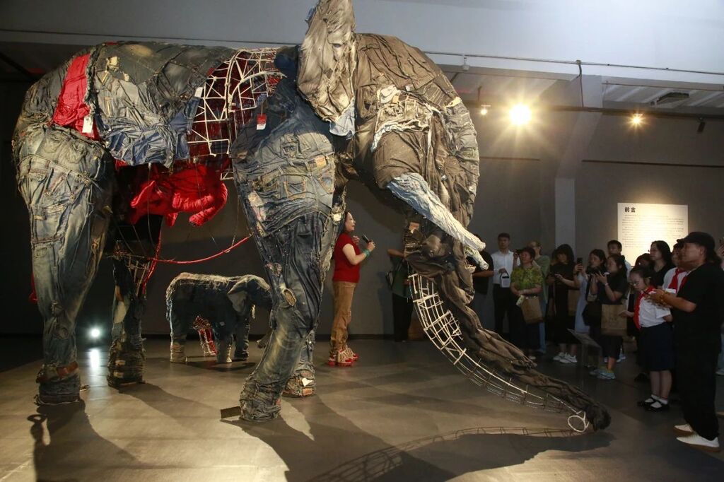梁明玉教授野保藝術作品《馬賽馬拉》