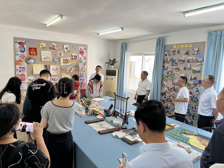 圖片2 參觀渝康家園功能室。復(fù)盛鎮(zhèn)人民政府供圖 第1眼TV-華龍網(wǎng)發(fā)