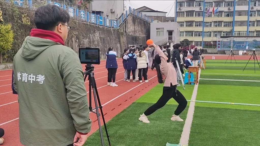 考生參加“擲實心球”考試現場。受訪者供圖