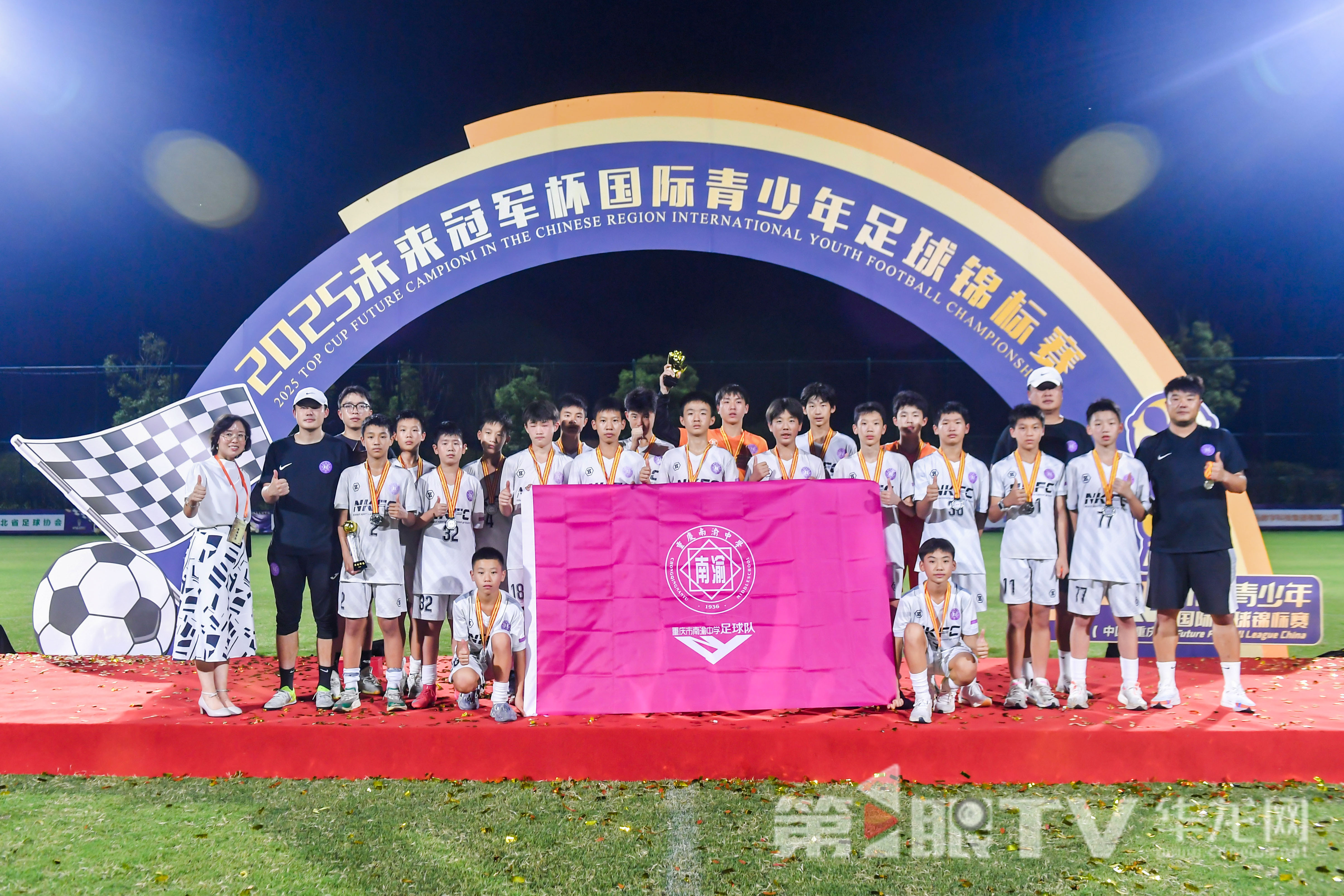 重庆南渝中学校队。第1眼TV-华龙网记者 李一鸣 摄