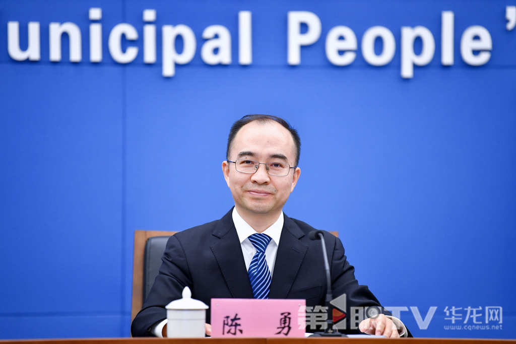 9月19日，“高质量完成‘十四五’规划 谱写中国式现代化重庆篇章”系列主题新闻发布会（第七场）举行，本场介绍“十四五”时期重庆农业农村现代化发展成效。图为市委农业农村工委副书记，市农业农村委新闻发言人陈勇回答记者提问。第1眼TV-华龙网记者 李一鸣 摄
