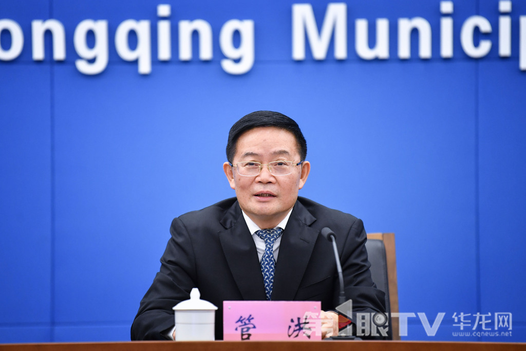 9月9日，2025長江文明論壇新聞發(fā)布會(huì)舉行。圖為市委宣傳部常務(wù)副部長、市電影局局長管洪介紹有關(guān)情況。第1眼TV-華龍網(wǎng)記者 李一鳴 攝