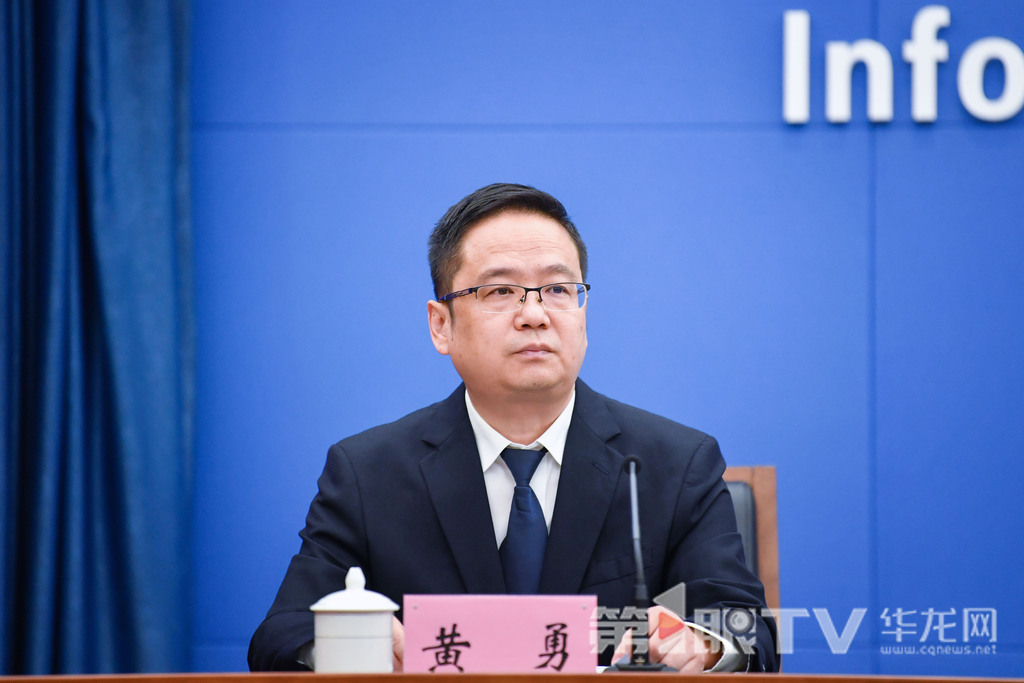 9月9日，2025長(zhǎng)江文明論壇新聞發(fā)布會(huì)舉行。圖為巫山縣委常委、宣傳部部長(zhǎng)，新聞發(fā)言人黃勇回答記者提問(wèn)。第1眼TV-華龍網(wǎng)記者 李一鳴 攝