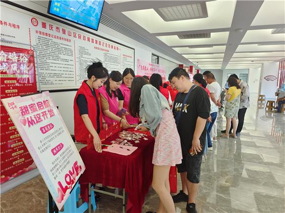 婚姻文化集市活動現(xiàn)場。壁山區(qū)婦聯(lián)供圖