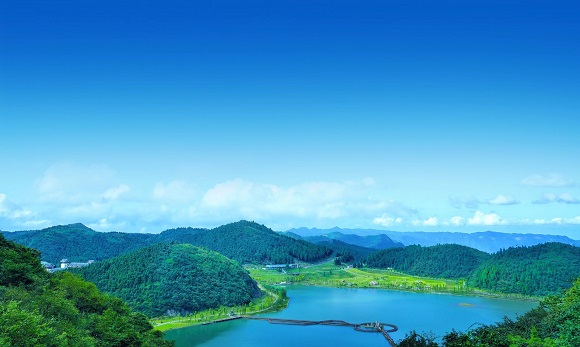 湛藍的湖泊。豐都南天湖景區供圖