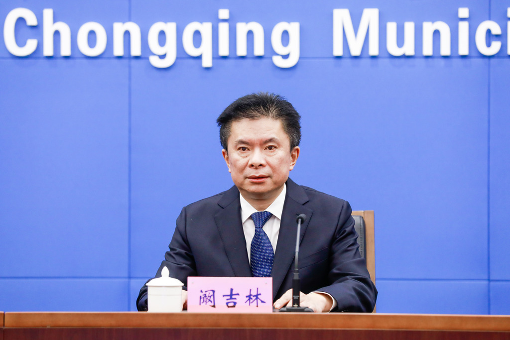 “高質(zhì)量完成‘十四五’規(guī)劃 譜寫中國式現(xiàn)代化重慶篇章”系列主題新聞發(fā)布會（第三場）9月12日舉行，本場介紹“十四五”時期全市民政事業(yè)高質(zhì)量發(fā)展成效。圖為闞吉林介紹有關(guān)情況。第1眼TV-華龍網(wǎng)記者 李文科 石濤 攝