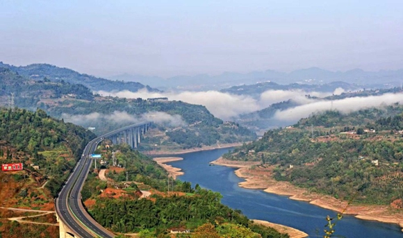 治理后的涪陵黎香溪兩岸山清水秀。涪陵區(qū)委宣傳部供圖