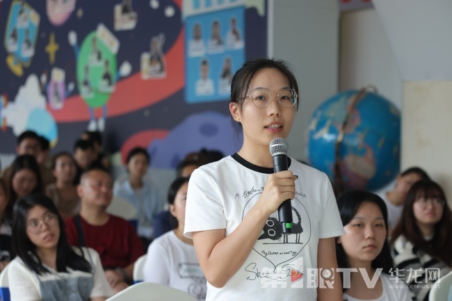 市民提問。第1眼TV-華龍網(wǎng)記者 簡(jiǎn)夢(mèng) 攝2