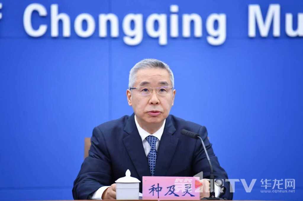 市司法局局長種及靈介紹相關情況。第1眼TV-華龍網(wǎng)記者 李一鳴 攝